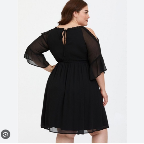Torrid black chiffon cold shoulder skater dress 5 5X - Picture 3 of 7